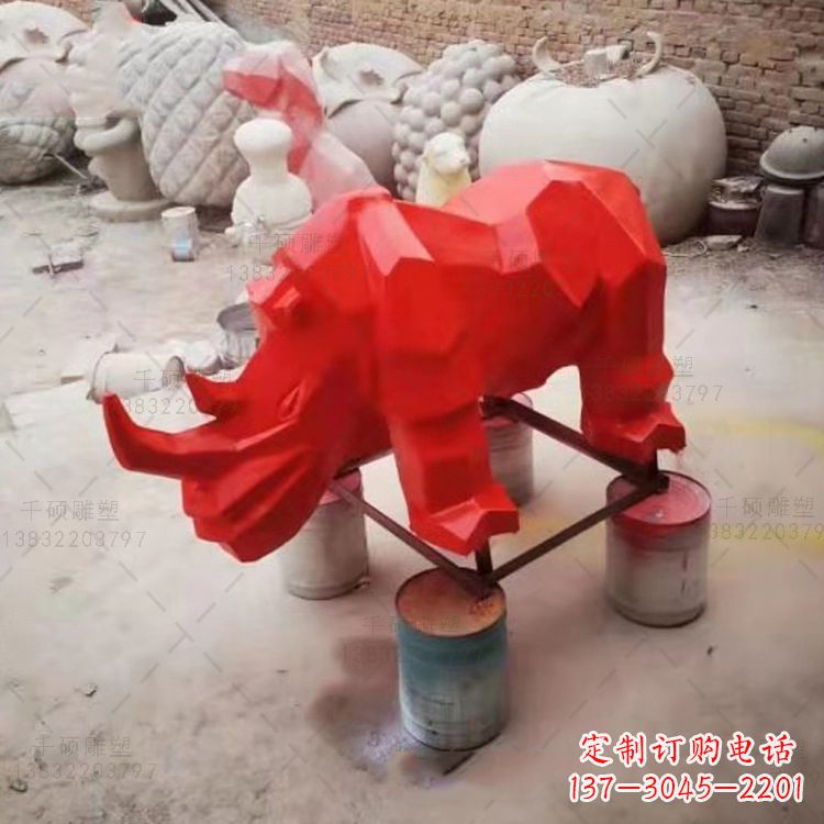 湖南红色几何切面抽象犀牛雕塑