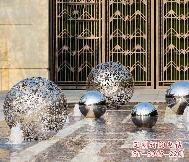 湖南欣赏自然的美:不锈钢花形镂空球喷泉雕塑