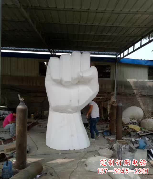 湖南户外不锈钢景观拳头雕塑