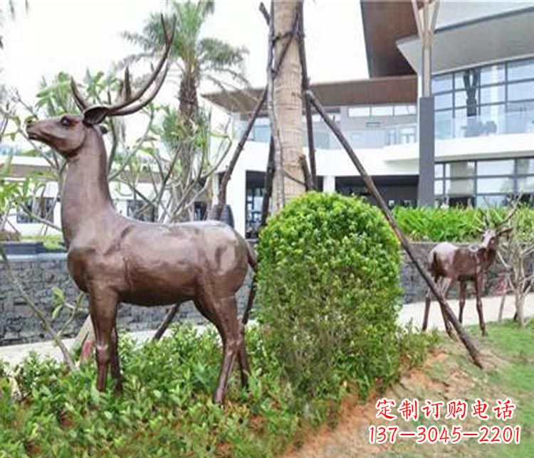 湖南艺术大师铸造的精美梅花鹿雕塑