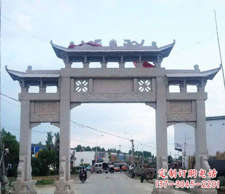 湖南街边三门牌坊石雕