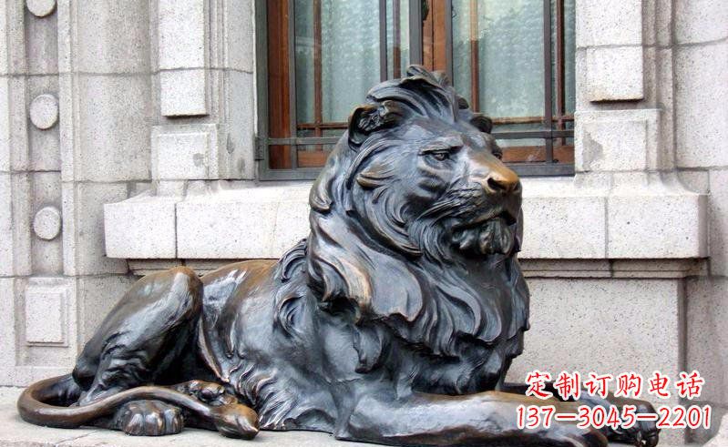 湖南街边卧着的狮子景观雕塑