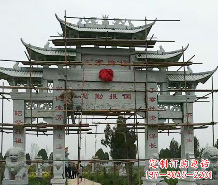 湖南传承古艺三门牌坊石雕