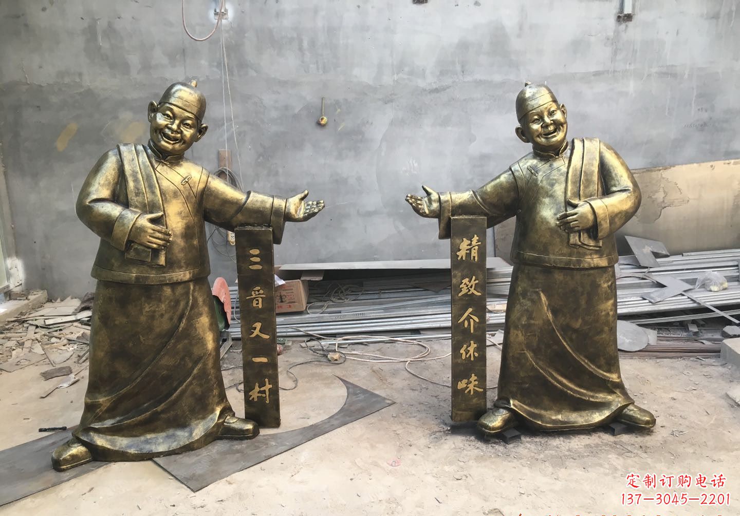 湖南中领雕塑:酒店门口店小二人物铜雕