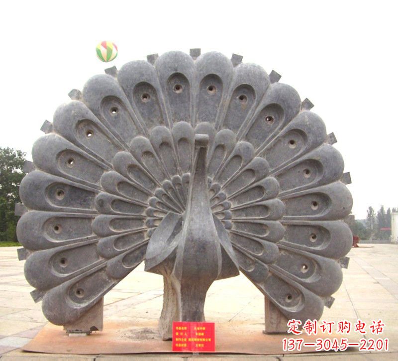 湖南精美绝伦的碧玉孔雀雕塑