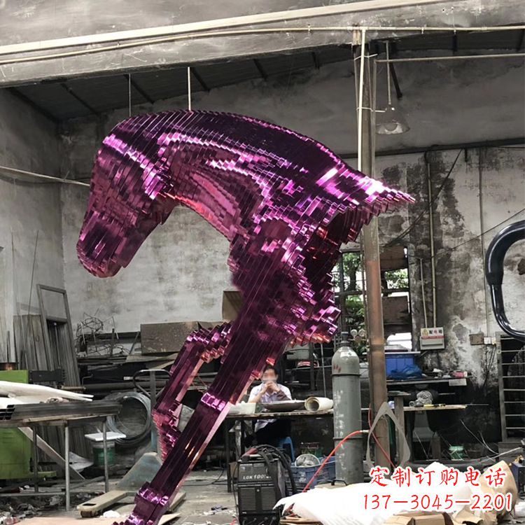 湖南精心打造的不锈钢马头雕塑