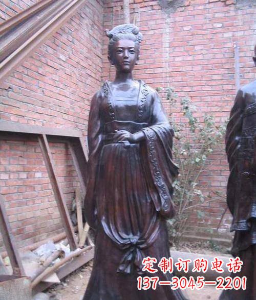 湖南汹涌波澜中的李清照雕塑