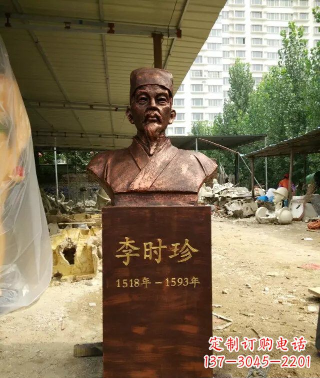 湖南寓意深长精致细节——李时珍校园名人铜雕