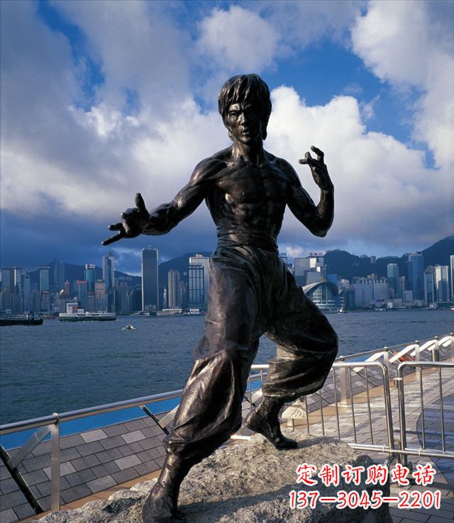 湖南标题:李小龙铜雕,让传奇永存