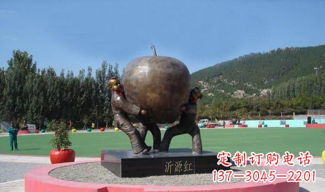 湖南两个儿童抱着苹果公园人物铜雕