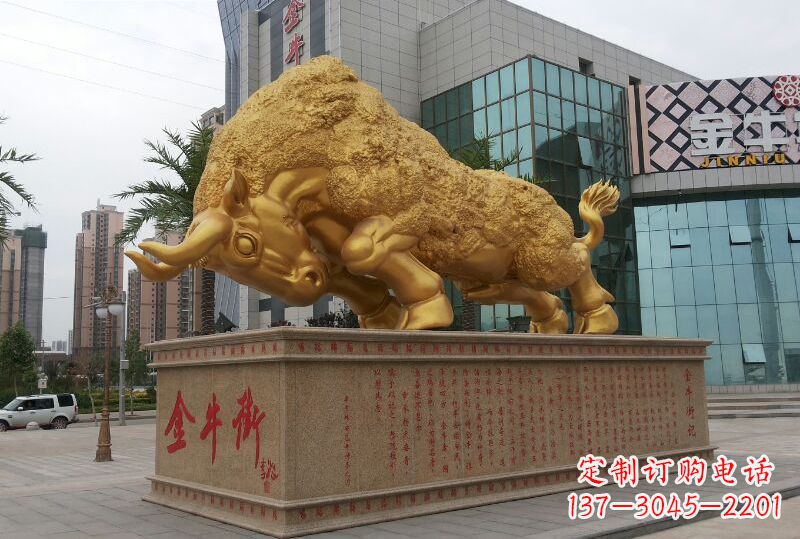 湖南鎏金开荒牛铜雕像,城市街道景观动物雕塑