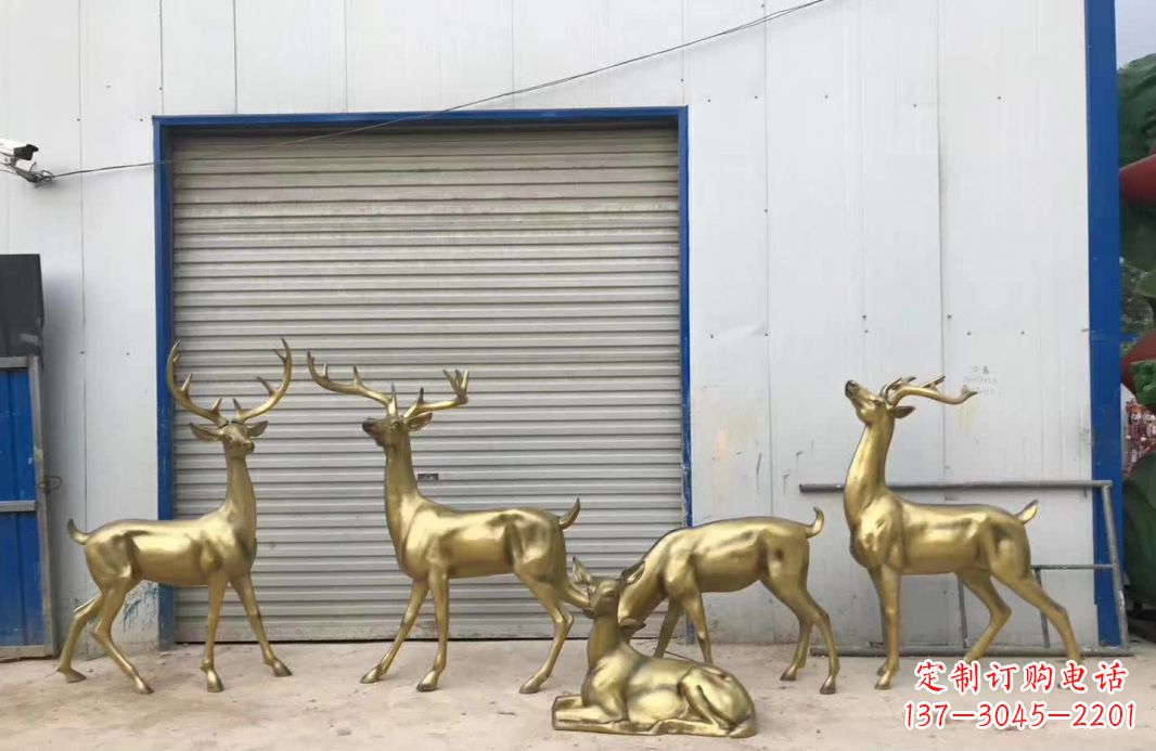 湖南产自中领雕塑的手工鹿群铜雕塑，是一款以鹿…