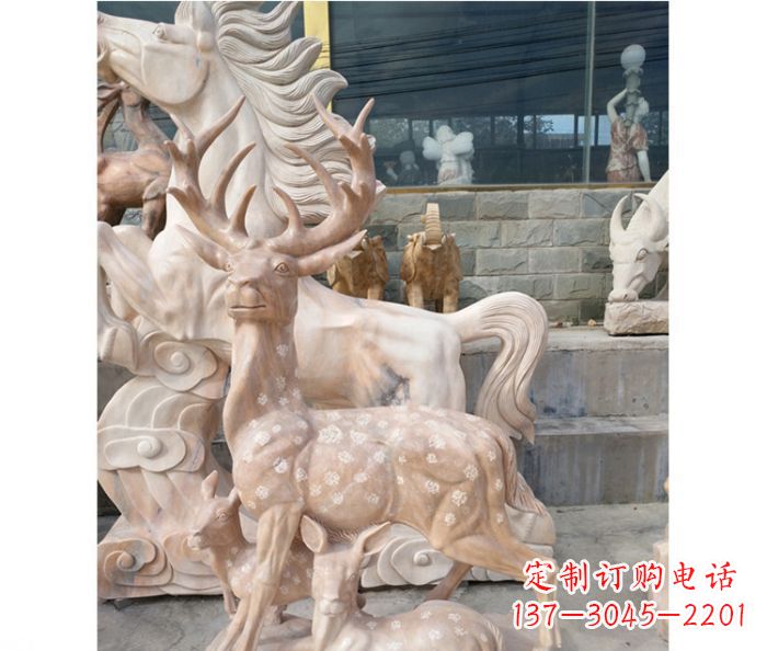 湖南展现自然风采的梅花鹿石雕