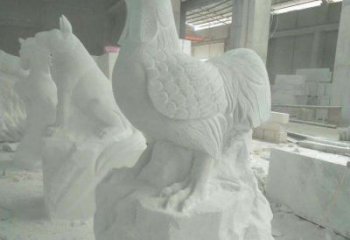 湖南华丽而神奇的汉白玉中领生肖鸡雕塑