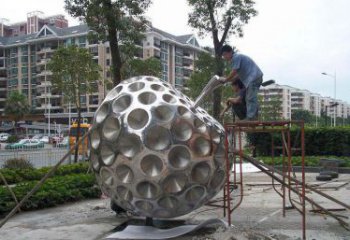 湖南精心打造的街边苹果雕塑