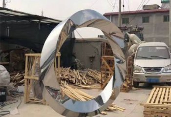 湖南镜面不锈钢几何圆环雕塑，经典永恒之美