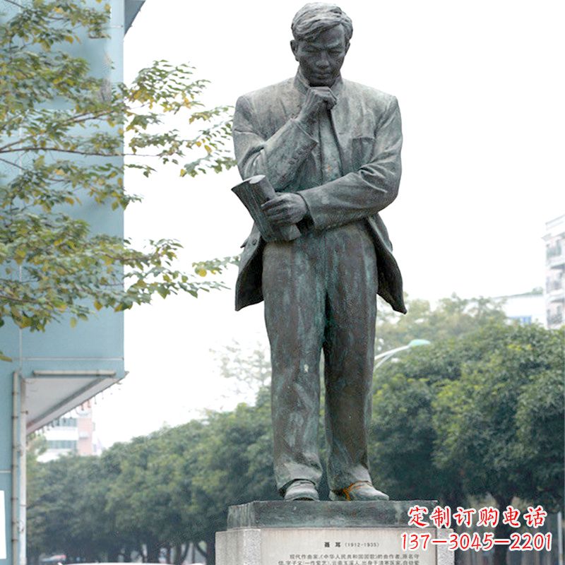 湖南很多历史上著名的人物都有精美的雕塑来表彰…