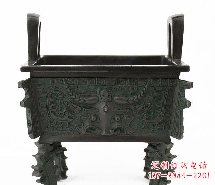 湖南精致的牛头铜鼎铜雕