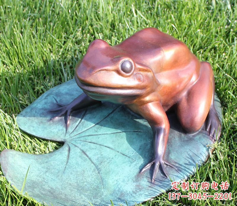 湖南复古古典之美,荷叶青蛙雕塑
