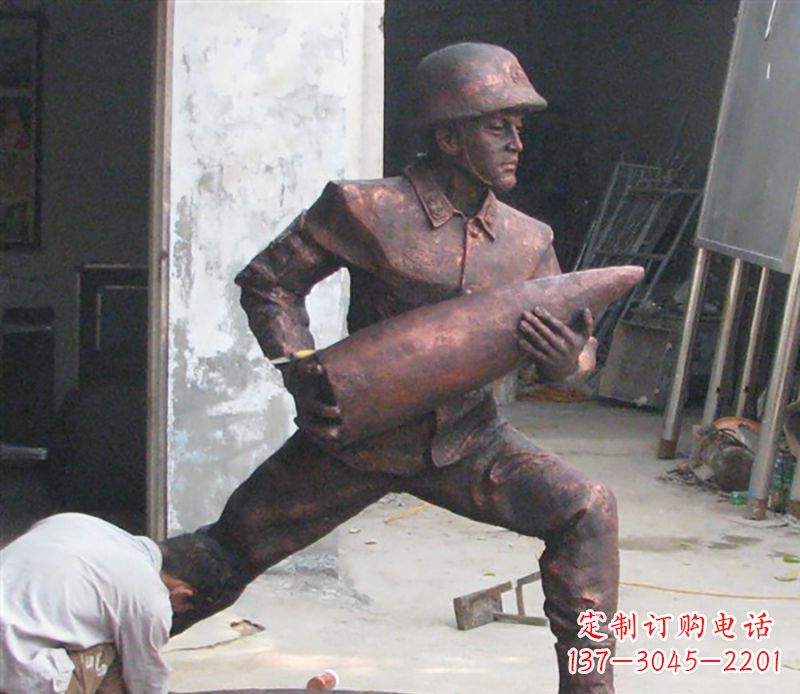 湖南铜雕炮弹战士,象征勇气和决心