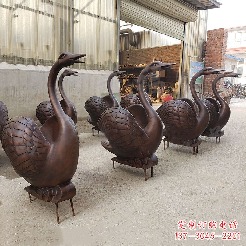 湖南中领雕塑天鹅铜雕是一款精美的艺术作品,既…