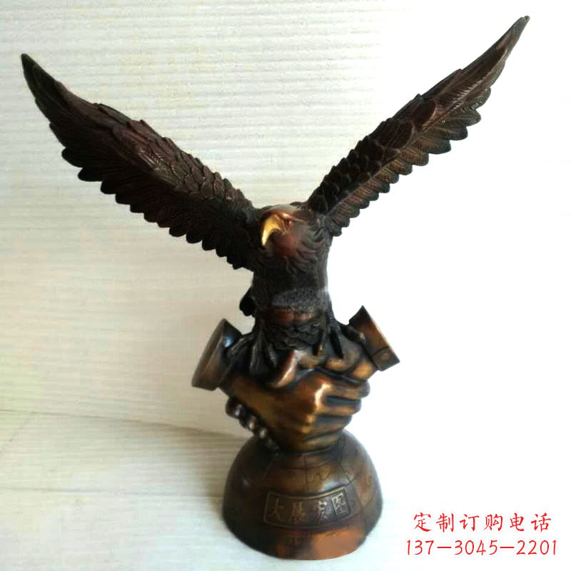 湖南以老鹰为灵感的经典铜鼎