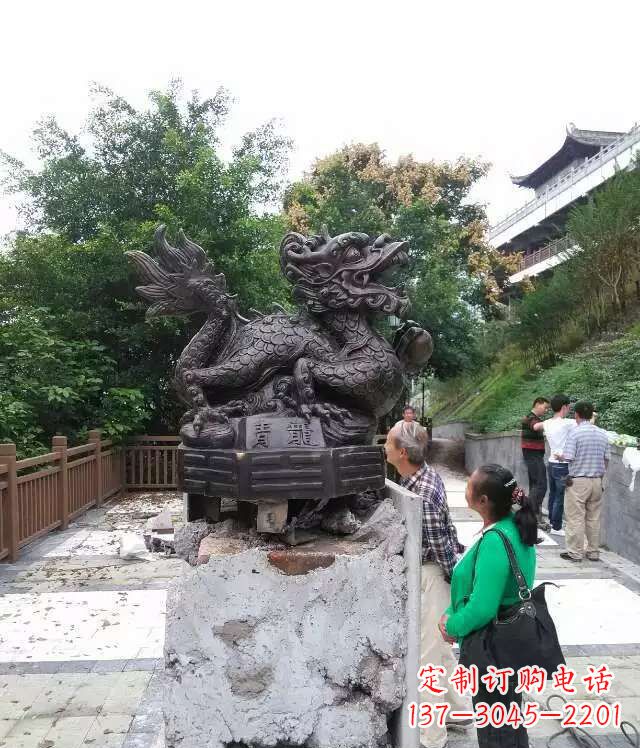 湖南青龙神兽雕塑,神态凝重,气势磅礴