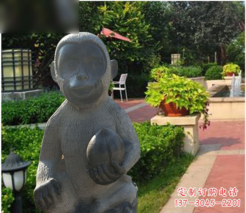 湖南青石抱着桃子的小猴子石雕