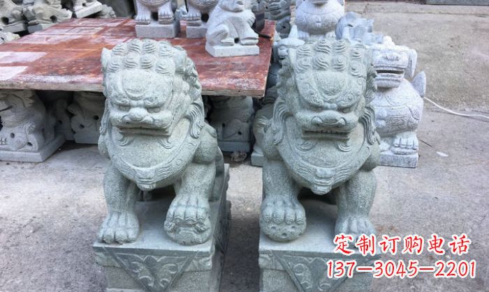 湖南青石踩球狮子看门石雕,精致雕塑令门口更加精彩