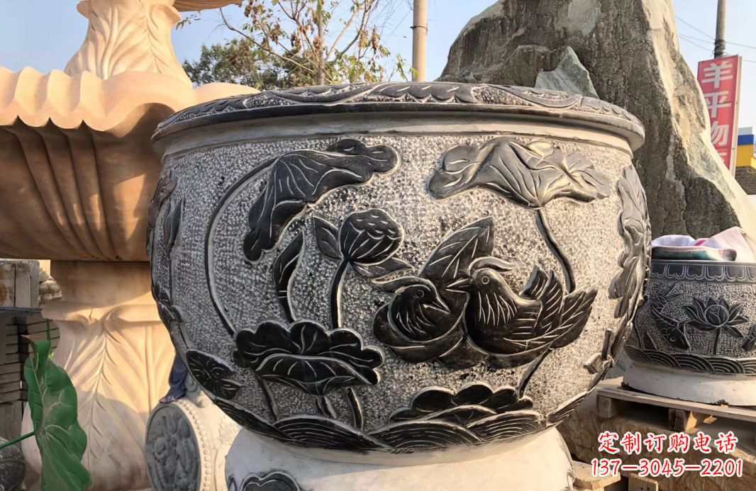 湖南荷花浮雕鱼缸雕塑,让空间更加生机勃勃