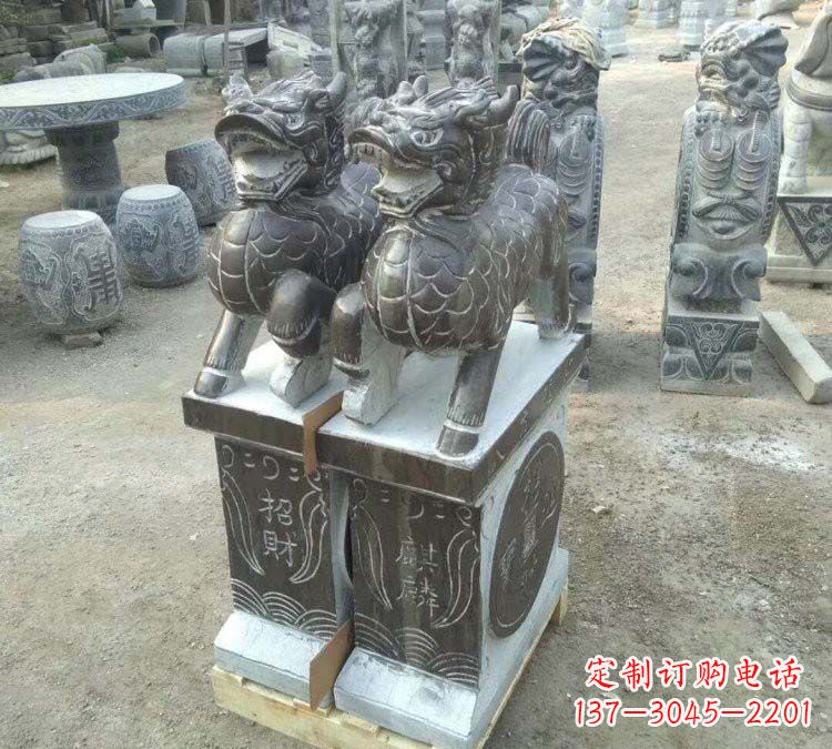 湖南青石门口麒麟石雕