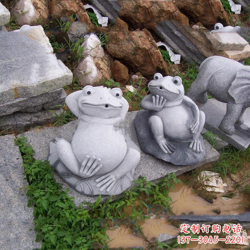 湖南别具一格的青石青蛙喷水雕塑