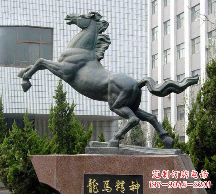 湖南青铜奔马精美雕塑是钜鹰中领雕塑推出的一款…