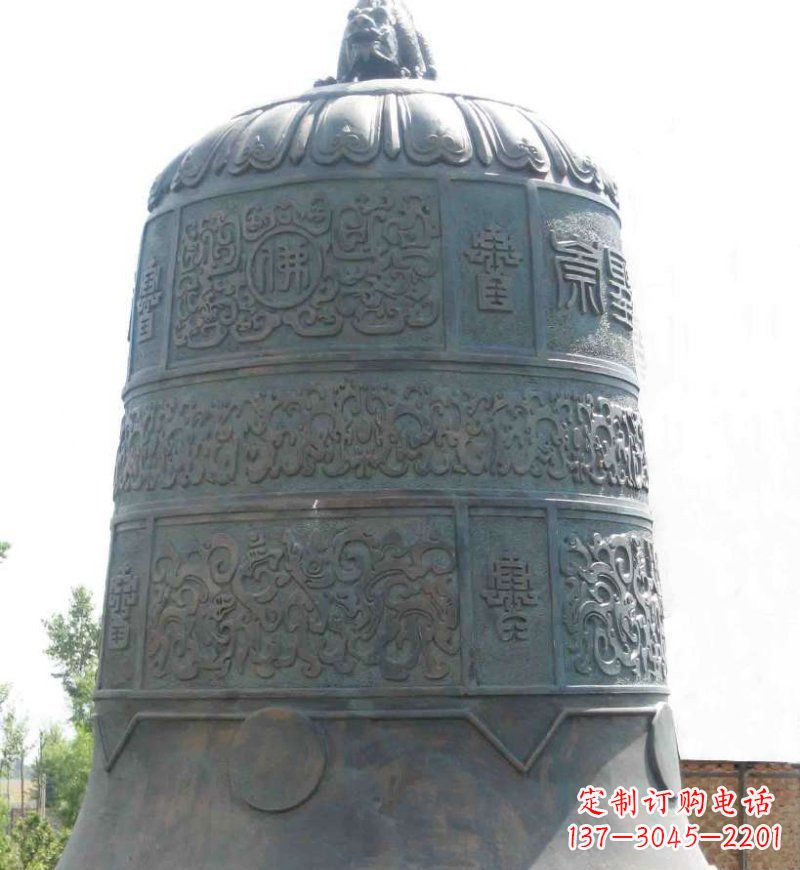 湖南传统唢呐青铜钟雕塑,传递节日的祝福