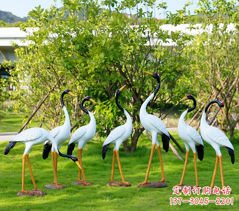 湖南若尔盖草原仙鹤雕塑