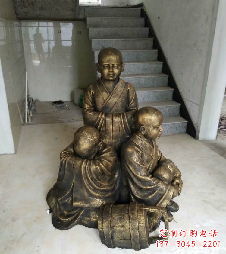 湖南中国领雕塑推出的金色佛祖三像是一件令人惊…