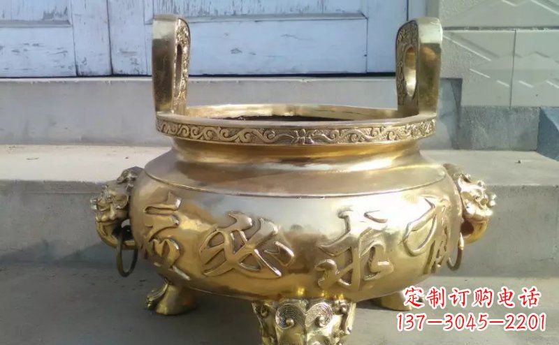 湖南壮丽威猛的三足香炉铜雕