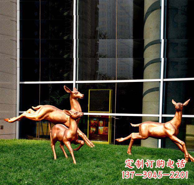 湖南商场门口跳跃的小鹿动物铜雕