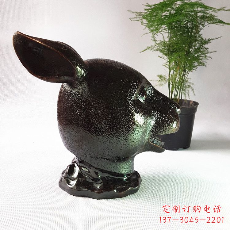 湖南表彰传统的中国生肖兔铜铸雕塑