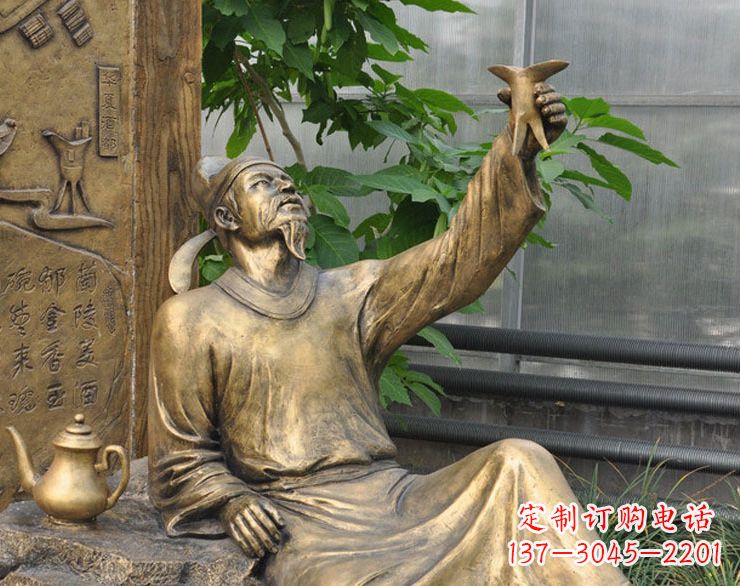 湖南象征文学大师李白的铜雕像