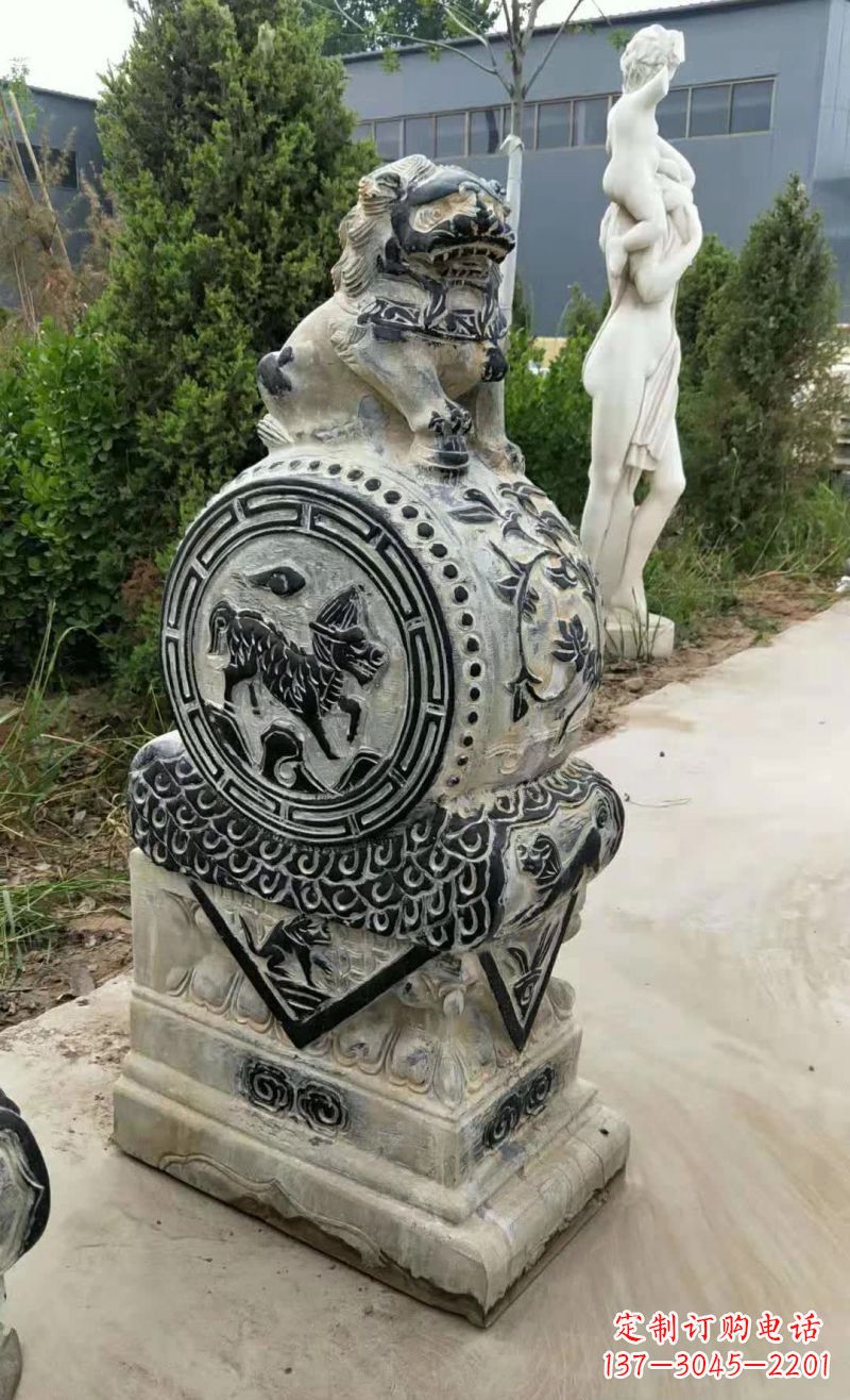 湖南狮子抱鼓石雕塑,象征力量与美感