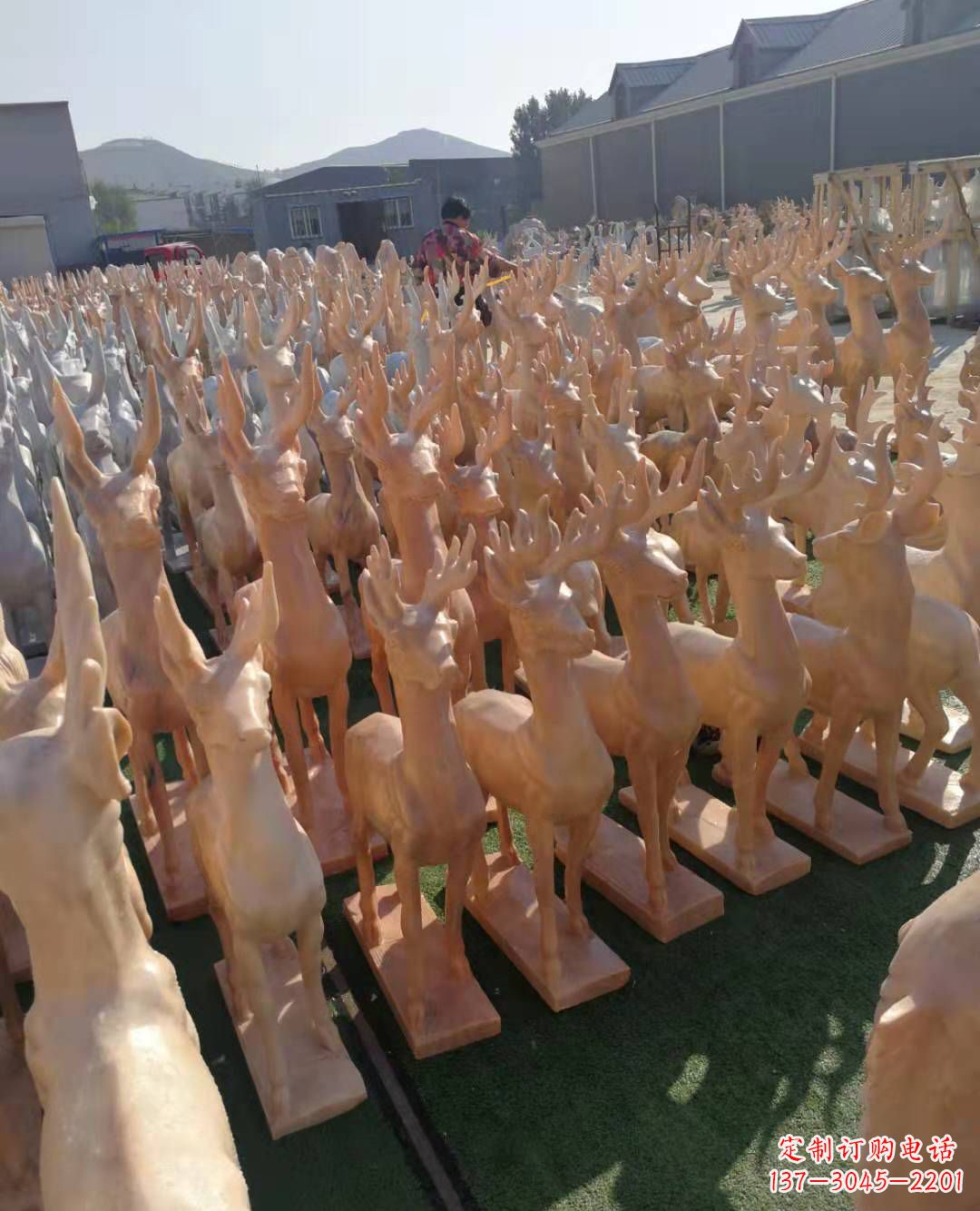 湖南红梅花鹿雕塑,美丽而优雅