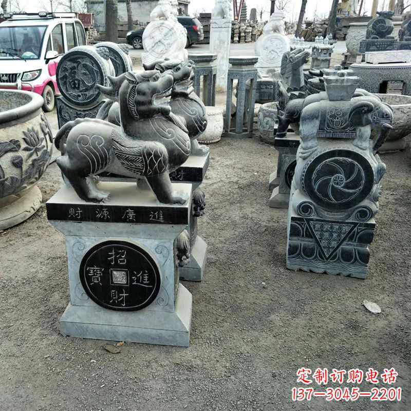 湖南中领雕塑拥有一支由经验丰富的石雕大师组成…