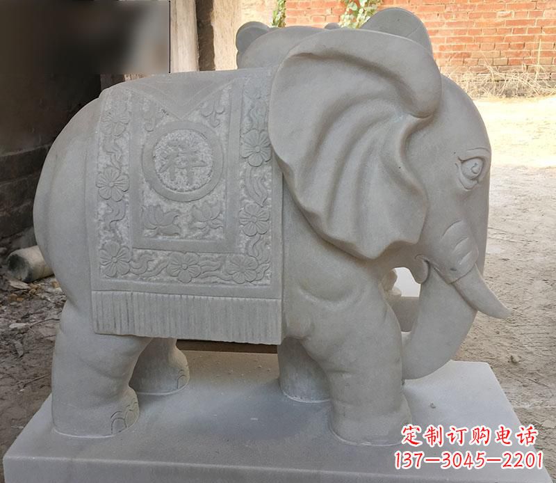 湖南风格多样的大象雕塑