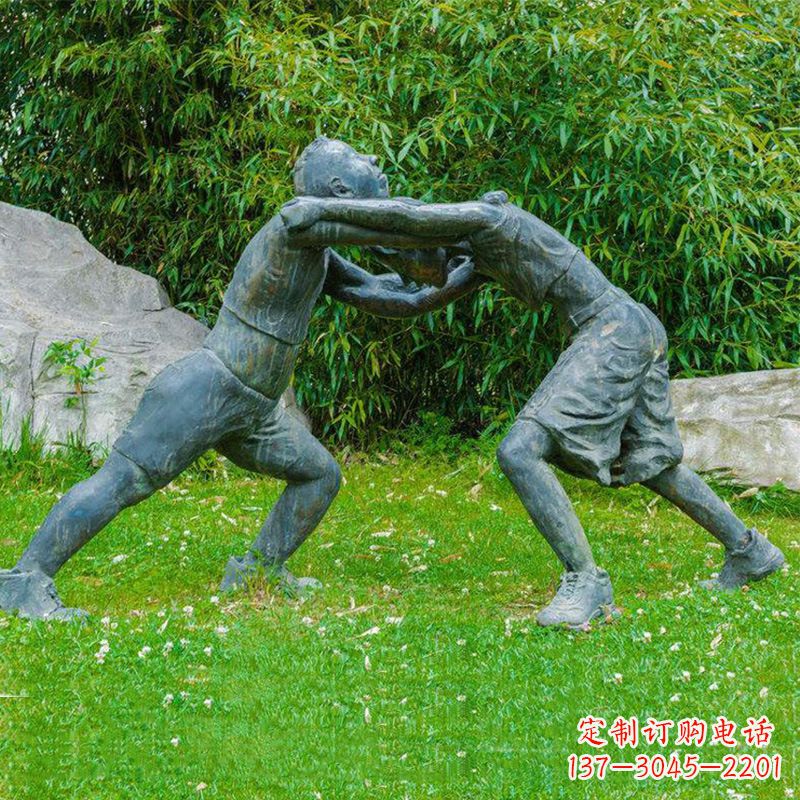湖南摔跤运动小孩公园草坪铜雕