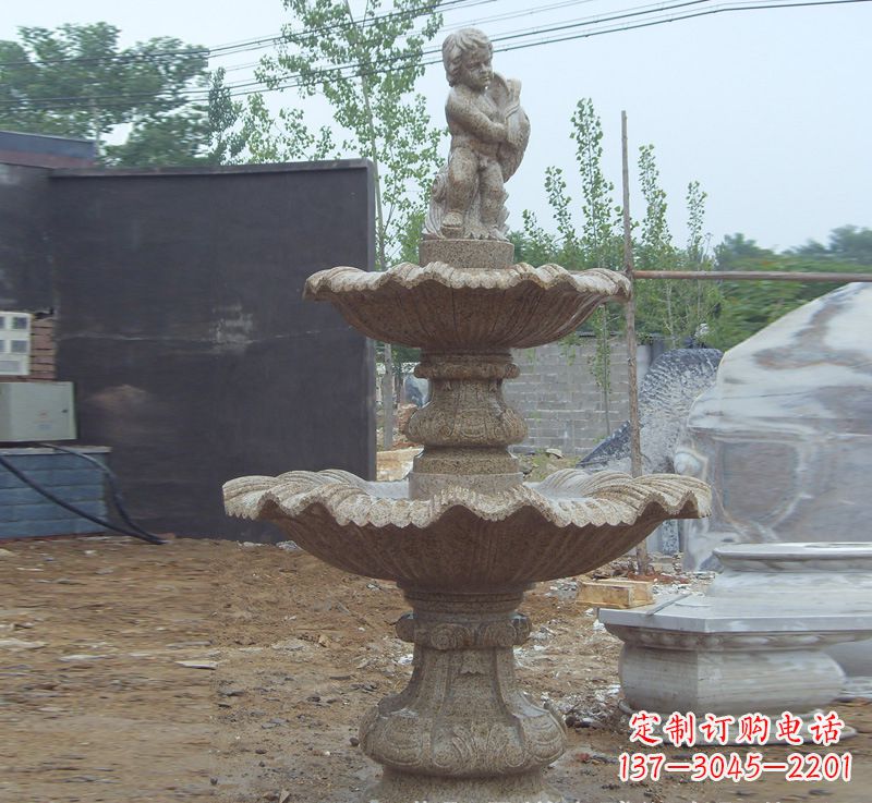 湖南双手捧钵的石雕佛像