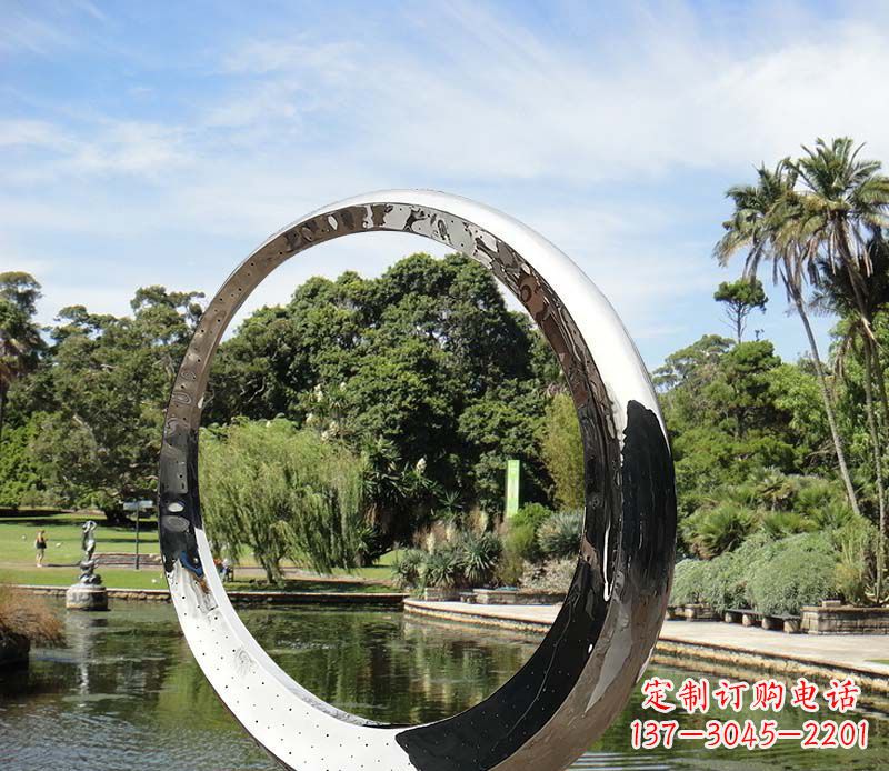 湖南水景不锈钢镜面圆环雕塑