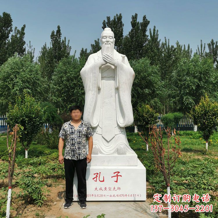 湖南寺庙孔子雕像