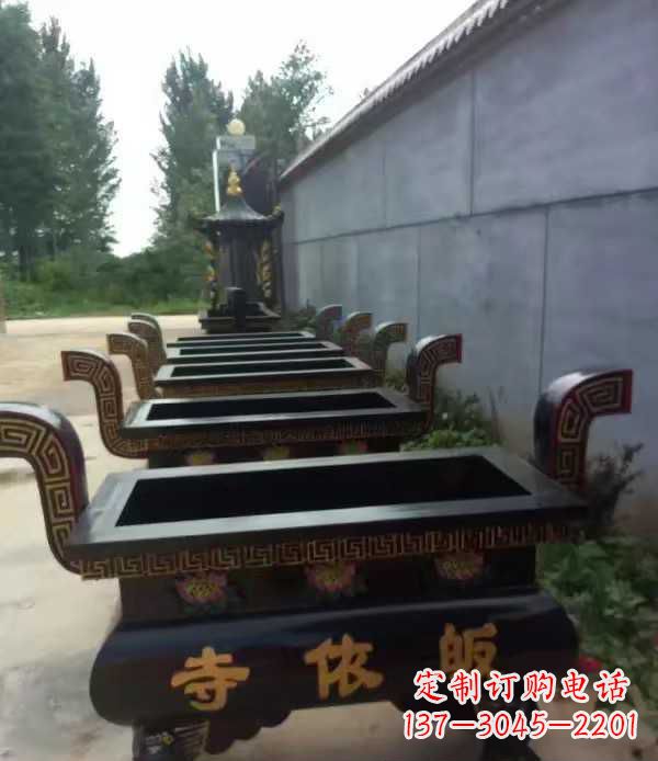 湖南寺庙四足方形香炉铜雕