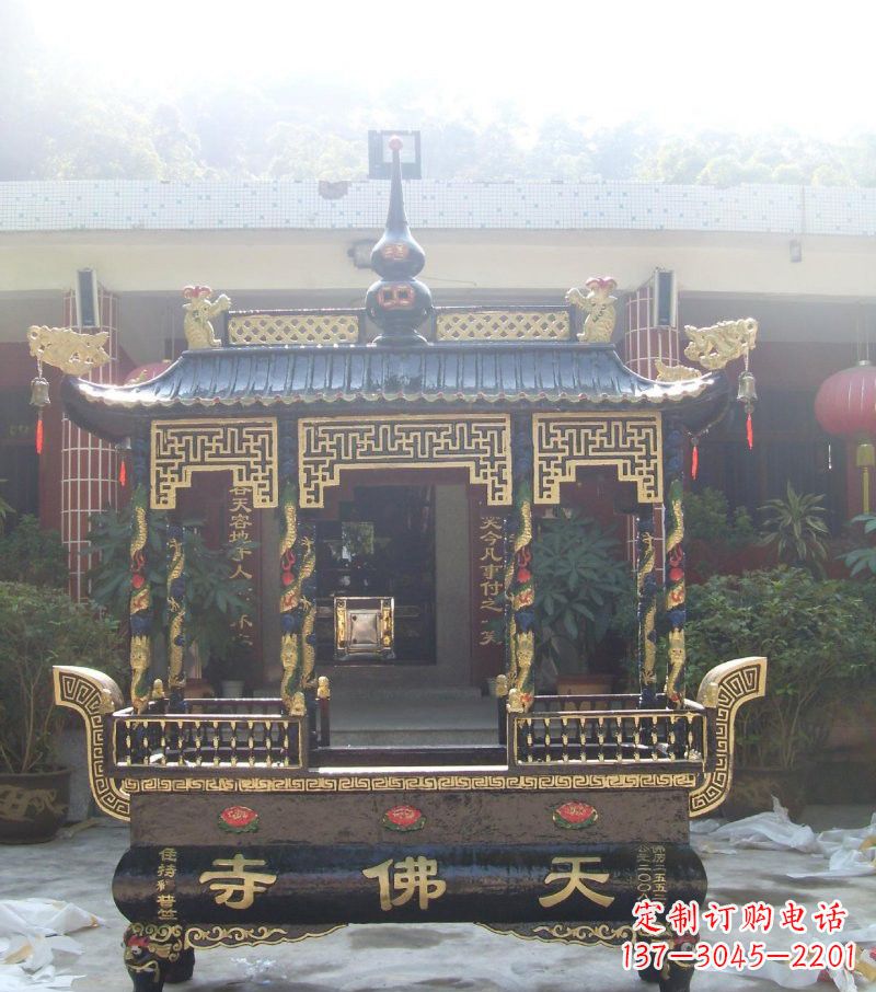 湖南寺庙铸铜四足方形带顶香炉